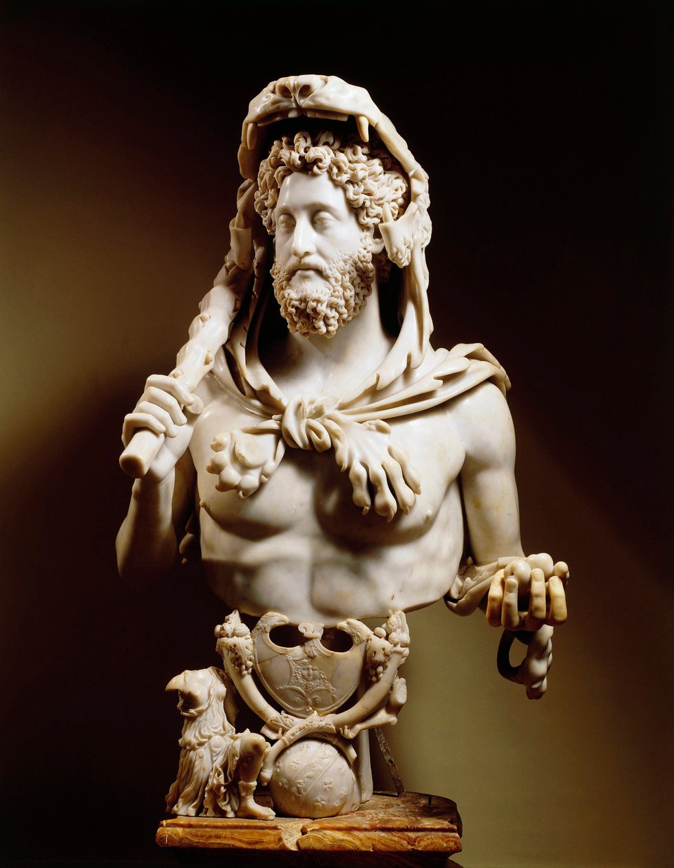 El emperador Cómodo (160-192) con los símbolos de Hércules, estatua de mármol, de la colina del Esquilino de Roman