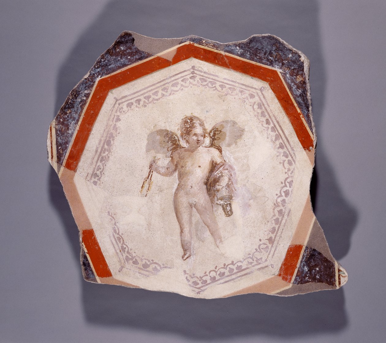 Fresco de Cupido sosteniendo dos palos y un cubo de Roman