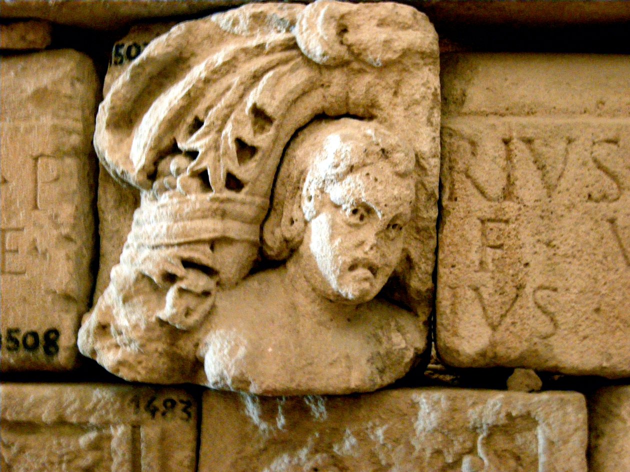 Cabeza, fragmento de un sarcófago, c. siglo I de Roman