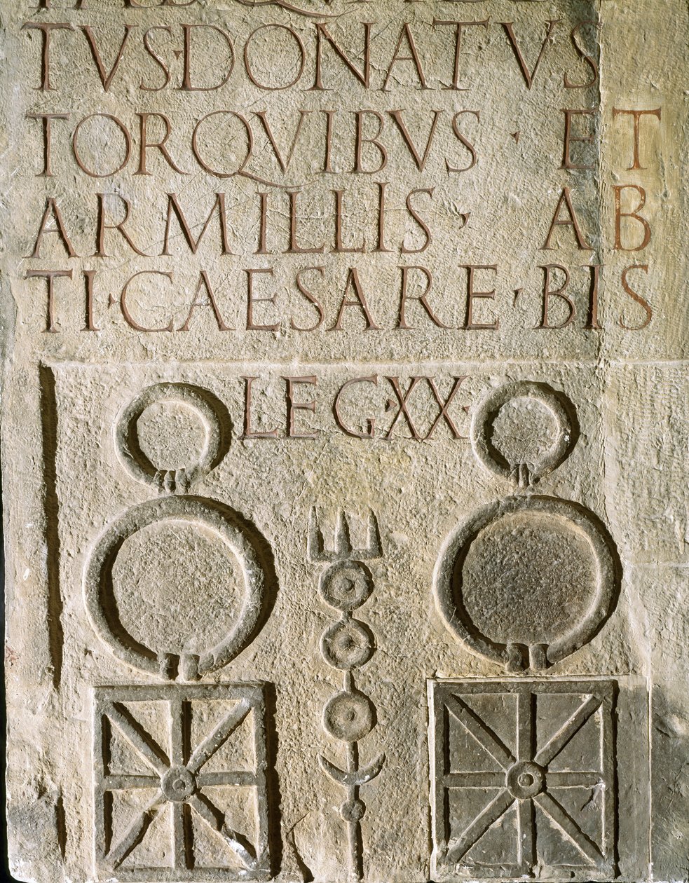 Insignia inscrita de la Vigésima Legión Victoriosa Valeriana de Roman