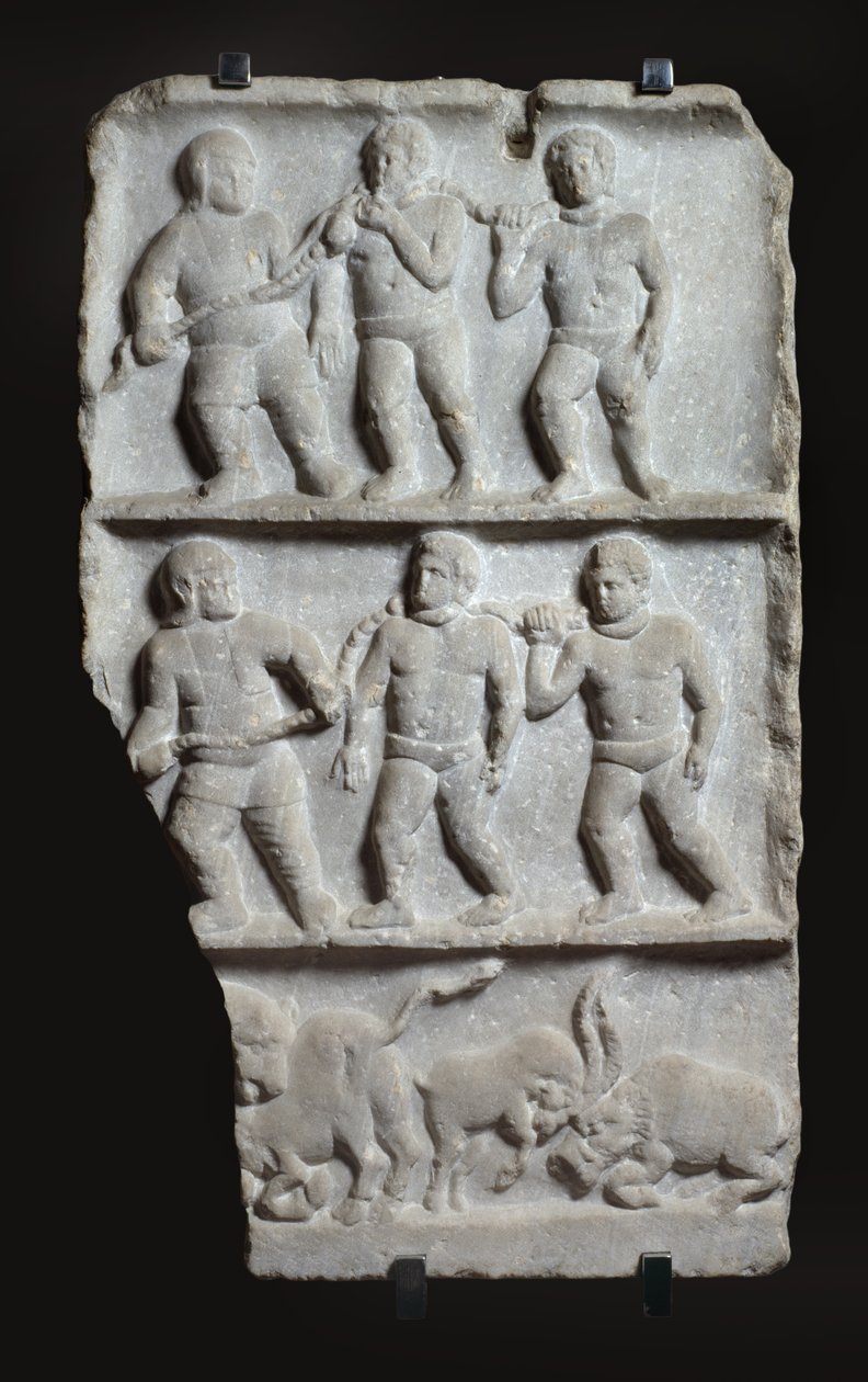 Relieve de mármol con 3 registros: esclavos encadenados y animales, c.200 d.C. de Roman