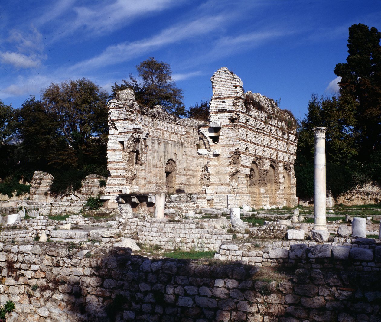Alpes Marítimos: Restos de baños romanos del siglo III en las arenas de Niza Cimiez. de Roman