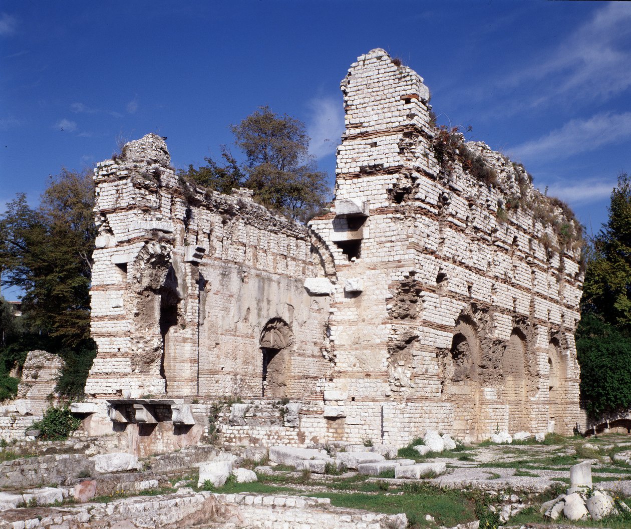 Alpes Marítimos: Restos de baños romanos del siglo III en las arenas de Niza Cimiez. de Roman