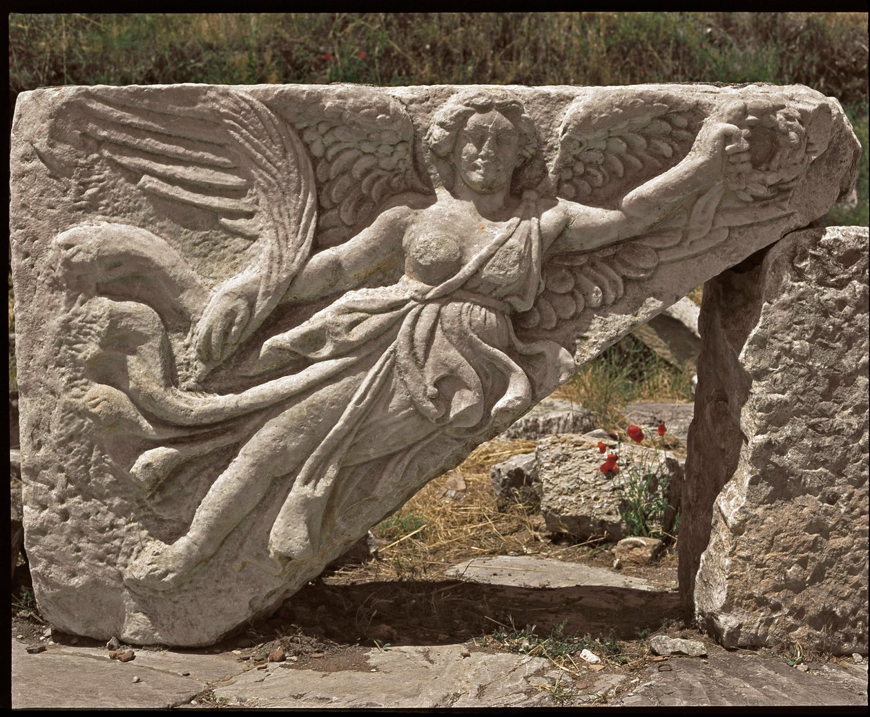 Nike. Bajo relieve del ala del siglo II de Roman