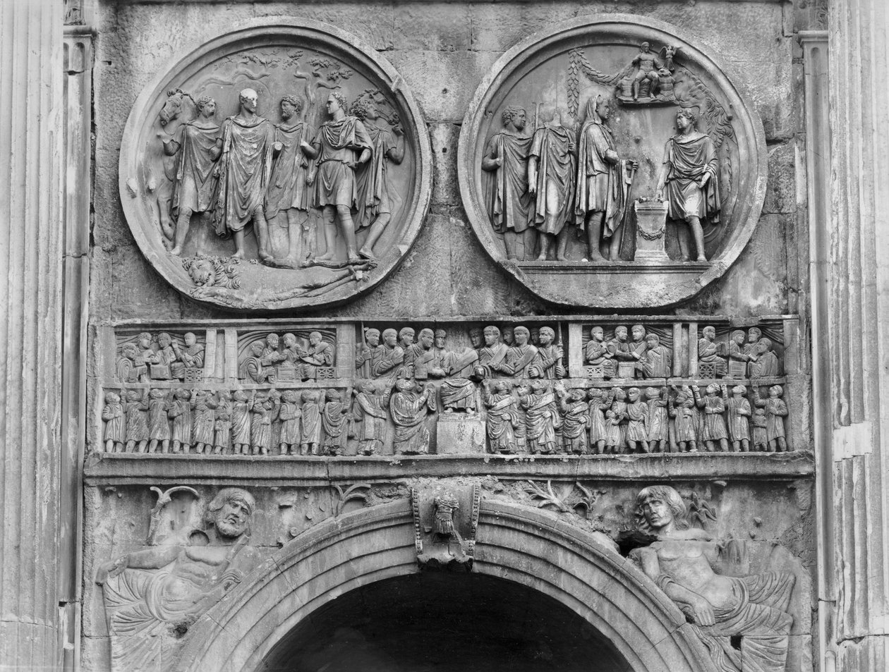 Escultura en relieve de la cara norte del Arco de Constantino, 315 d.C. de Roman