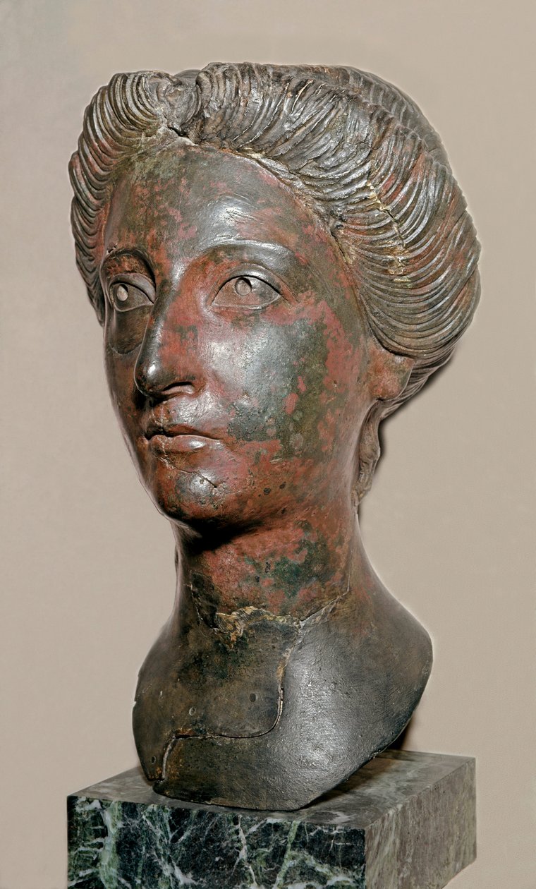 Arte romano: busto de bronce de una mujer con el estilo del reinado de los Antoninos (92-162 d.C.) Roma, Museo de la Civilización Romana de Roman