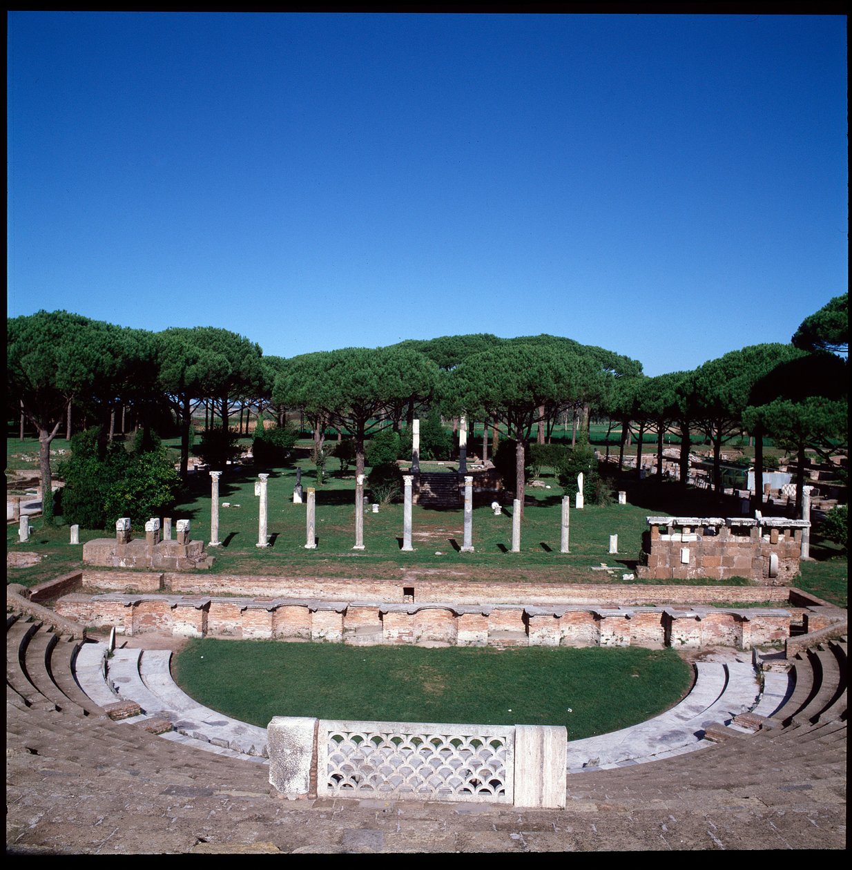 Arte romano: vista de las ruinas del teatro de Roman