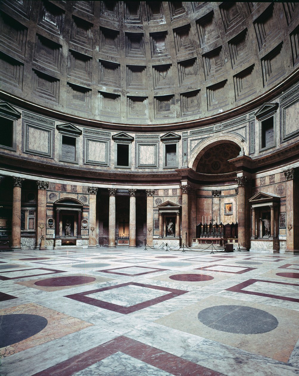 Arte romano. Vista del interior del Panteón, construido en la época de Marco Vipsanio Agripa de Roman