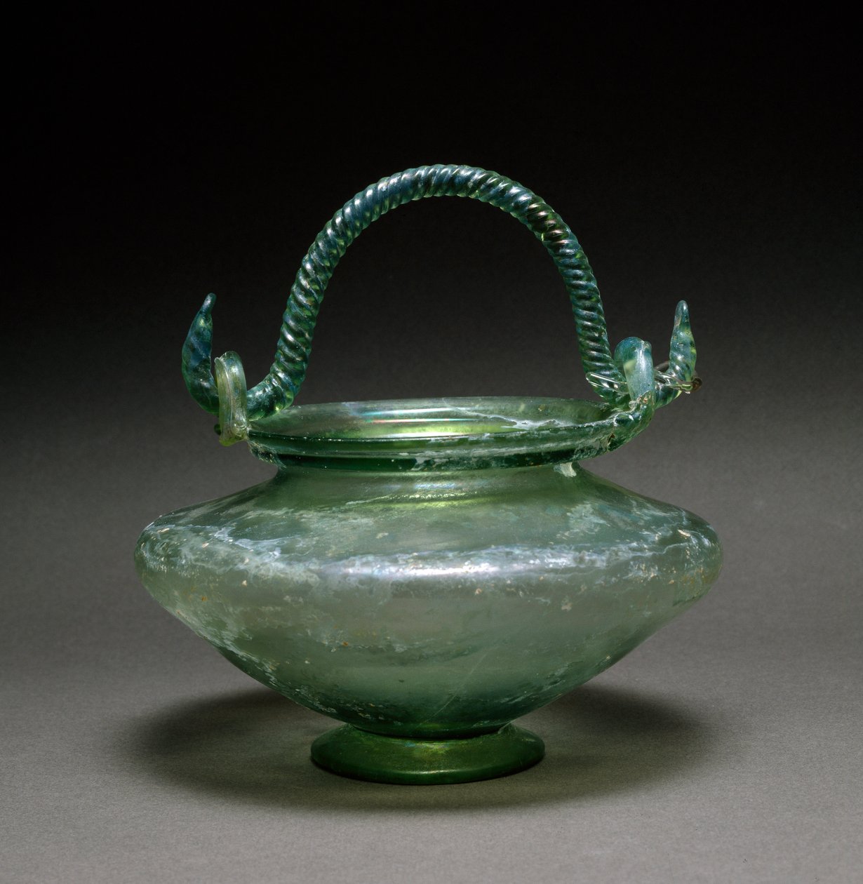 Arte romano: jarrón bicónico. Siglo I d.C. De La Antigua. Diam. 12 cm Museo Nacional de Arte Romano Mérida, España de Roman