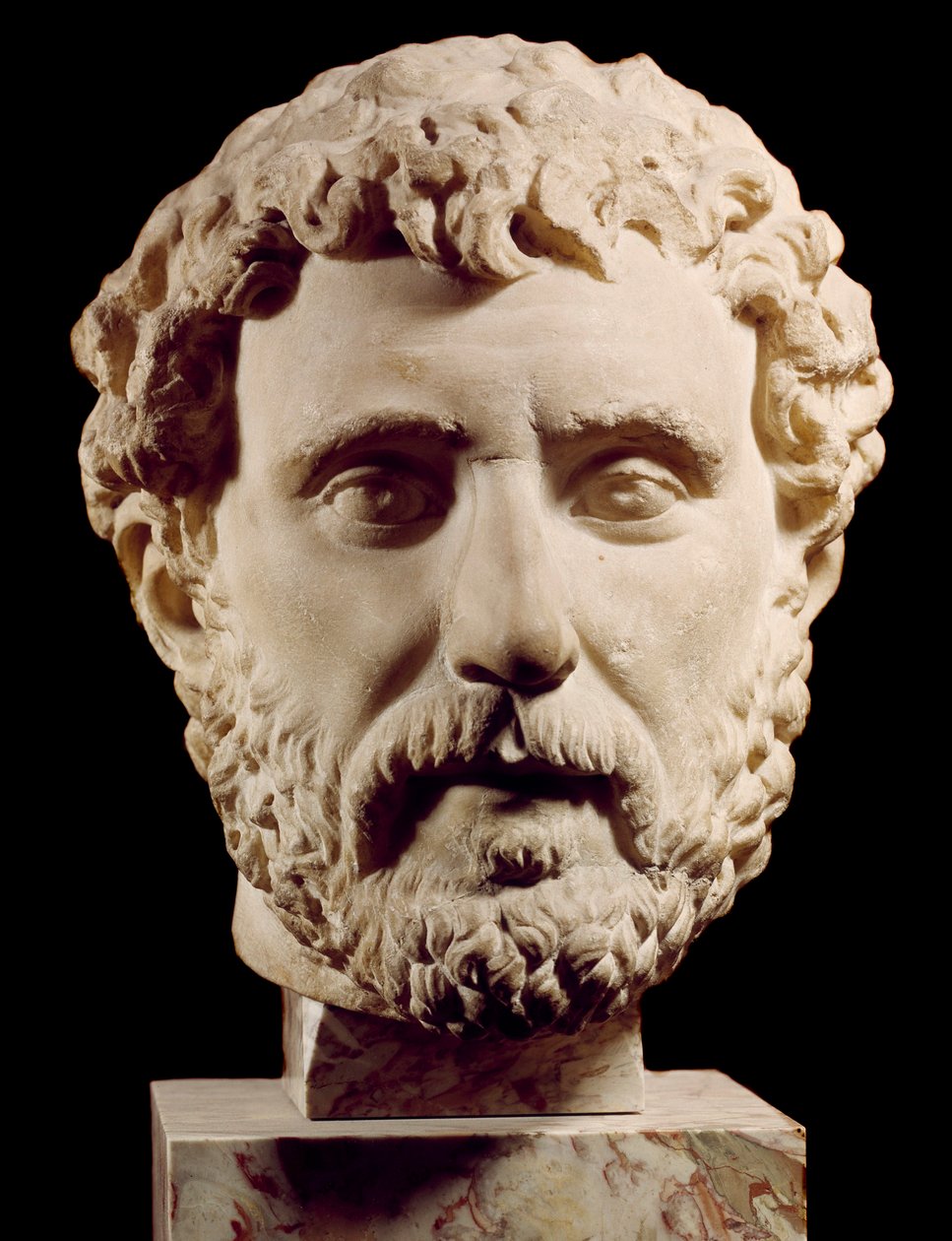 Arte romano: busto del emperador Antonino Pío (138-161 d.C.) de Roman