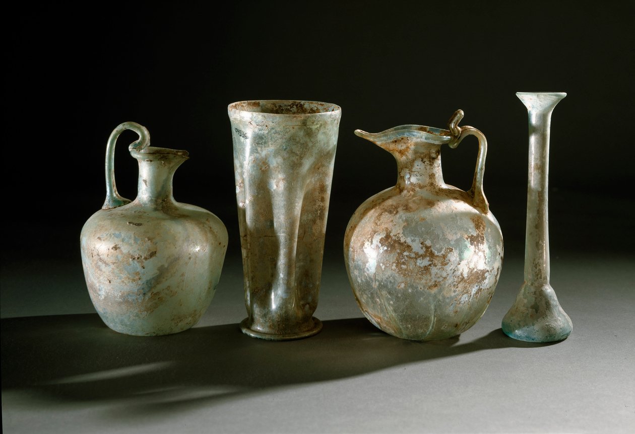 Arte romano: jarras y vasos de vidrio de Pompeya. Siglo I. Museo Arqueológico Nacional, Nápoles de Roman