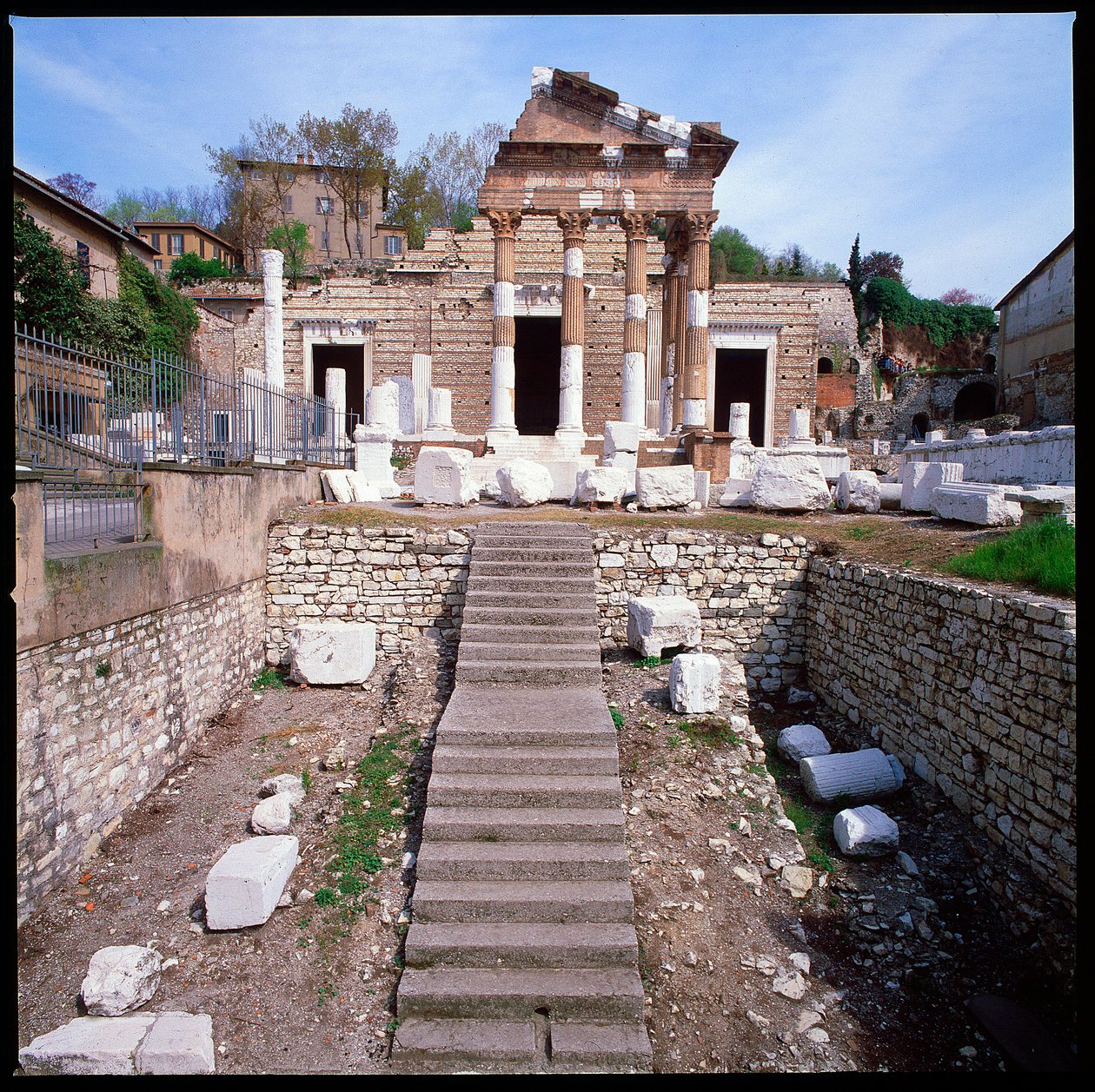 Arte romano: vista del capitolio (capitolium), 73 d.C., Brescia Italia de Roman
