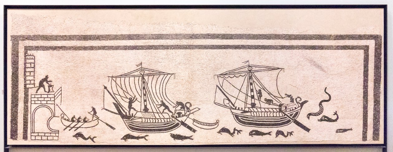 Buques que se acercan a un puerto de Roman