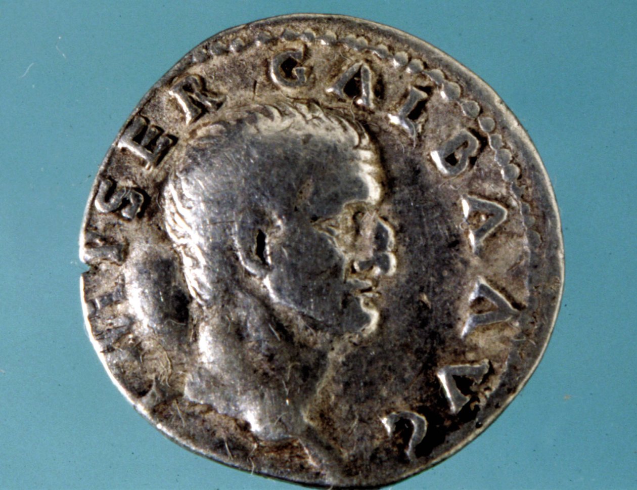 Moneda de plata con la efigie del emperador romano Galba (5 a.C. - 69 d.C.). Colección del medagliere de Milán. de Roman