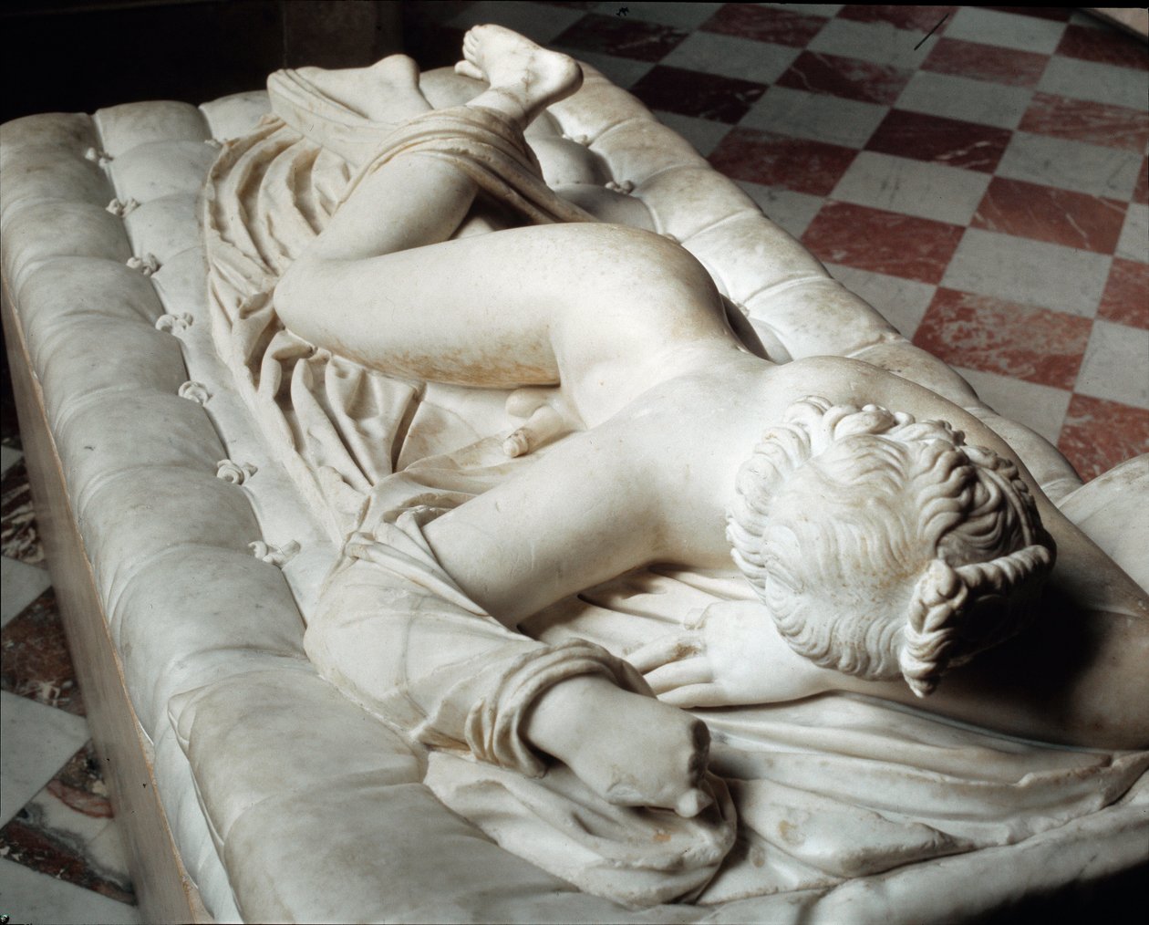 Hermafrodita durmiente (escultura de mármol, siglo II a.C.) de Roman