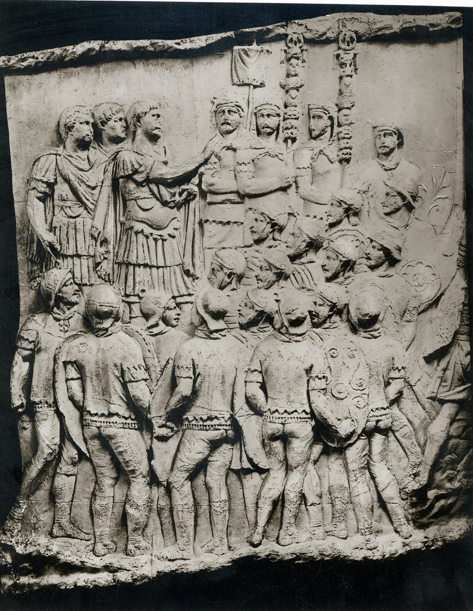 Trajano (98-117) se dirige al ejército, un molde tomado de la Columna de Trajano, AD 113 de Roman