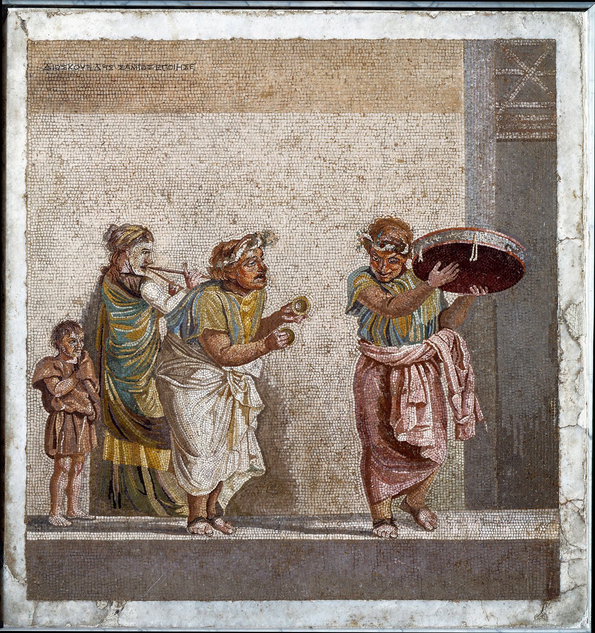 Músicos itinerantes dedicados al culto de la divinidad Cibeles. Mosaico después del original de Dioscórides de Samos (siglo II a.C.) en la casa de Cicerón en Pompeya de Roman