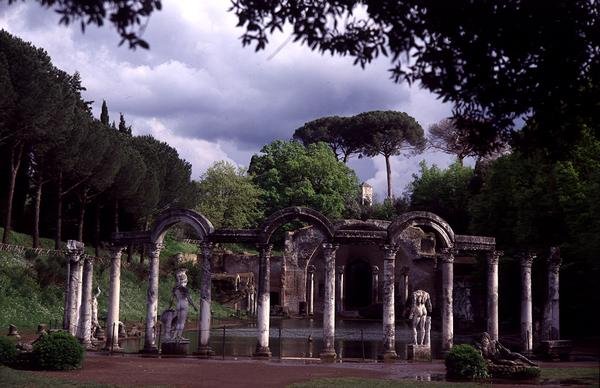 Vista del canal Canopus, construido en AD 118-128 de Roman