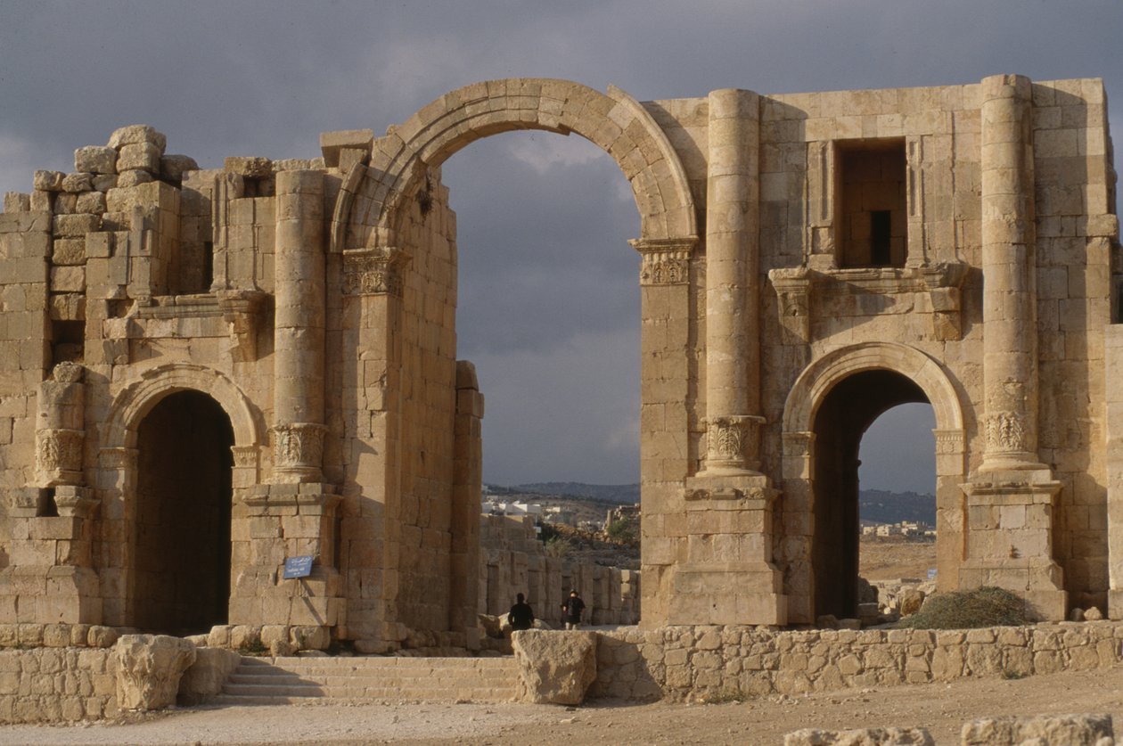 Vista del Arco de Triunfo, construido c.129 d.C. de Roman