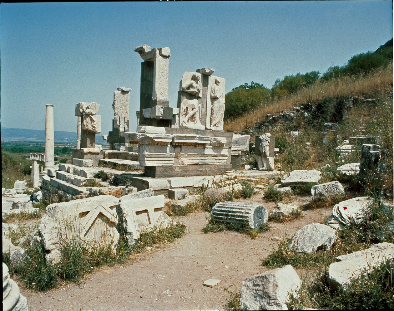 Vista del monumento a Memmio de Roman