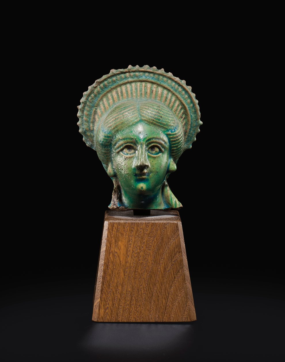 Cabeza de Isis-Afrodita, c. siglo I-II d.C. de Roman Period Egyptian