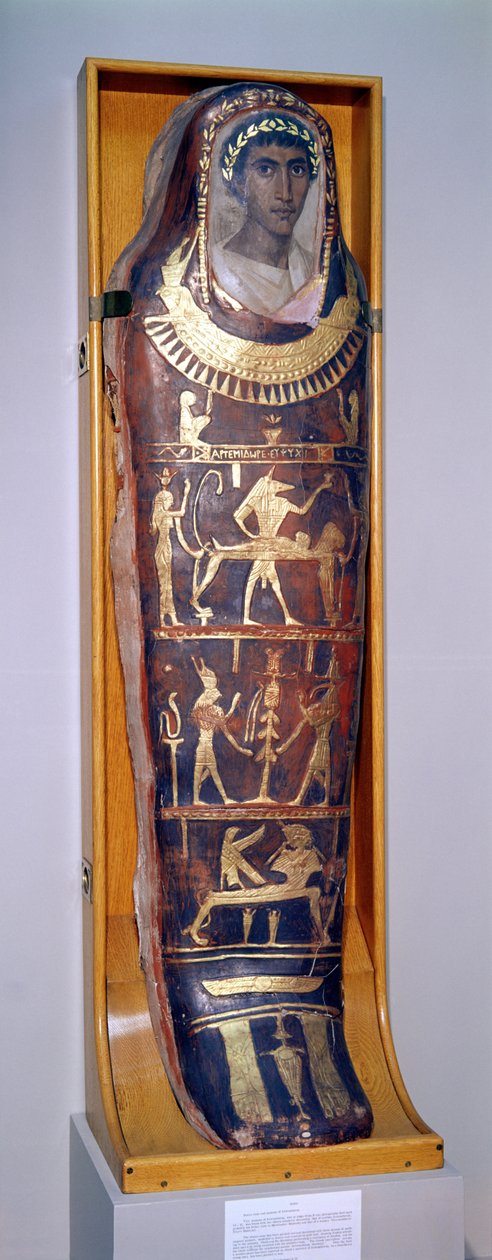 Sarcófago pintado y dorado de Artemidoro con retrato encáustico en estilo helenístico, de Hawara de Roman Period Egyptian