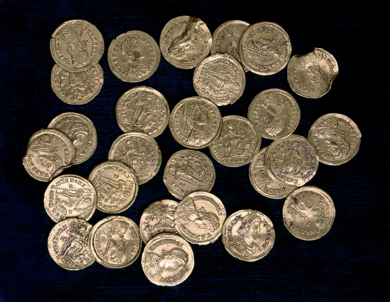 28 monedas del período del emperador romano occidental Flavio Honorio (384-423) y el emperador romano oriental Flavio Arcadio (377/378-408), siglos IV y V de Roman Roman