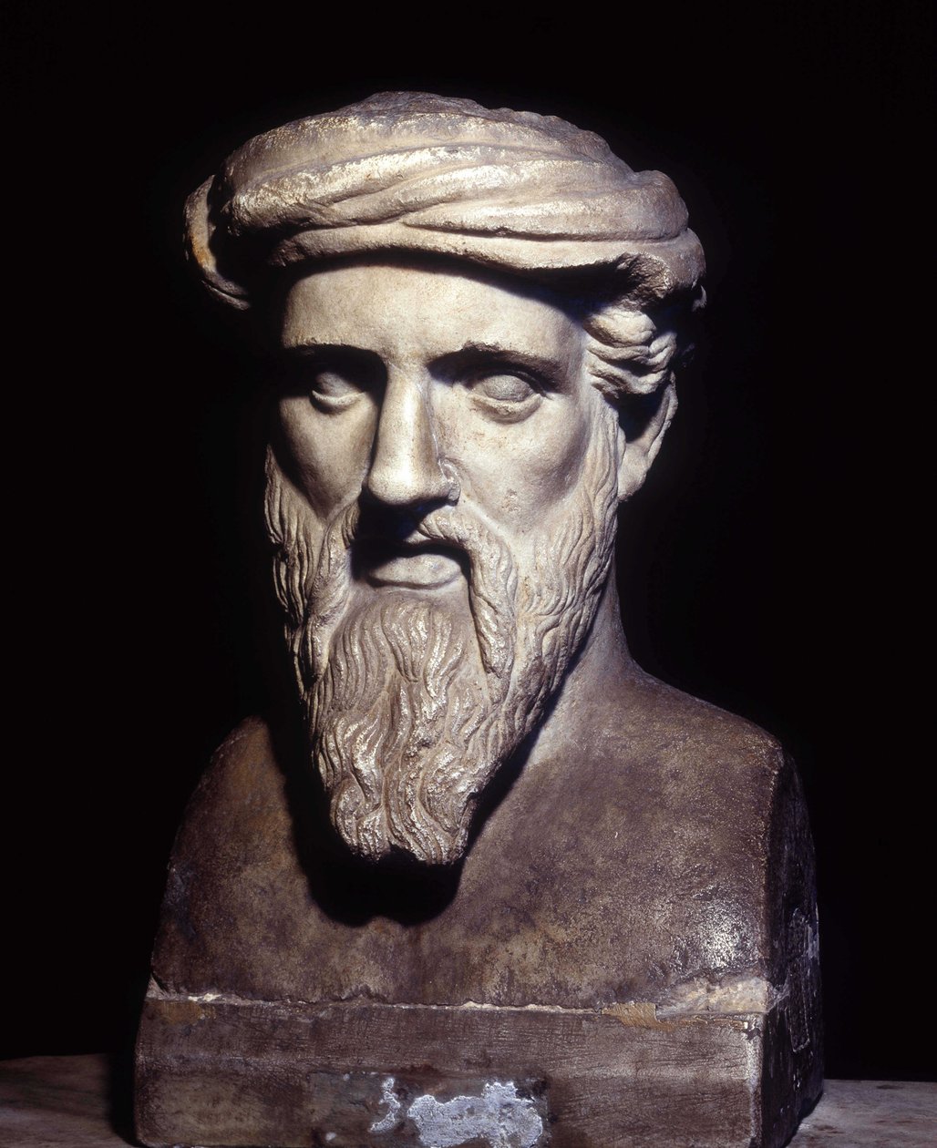Busto de Pitágoras (siglo VI a.C.), filósofo y matemático griego, Musei Capitolini, Roma. de Roman Roman