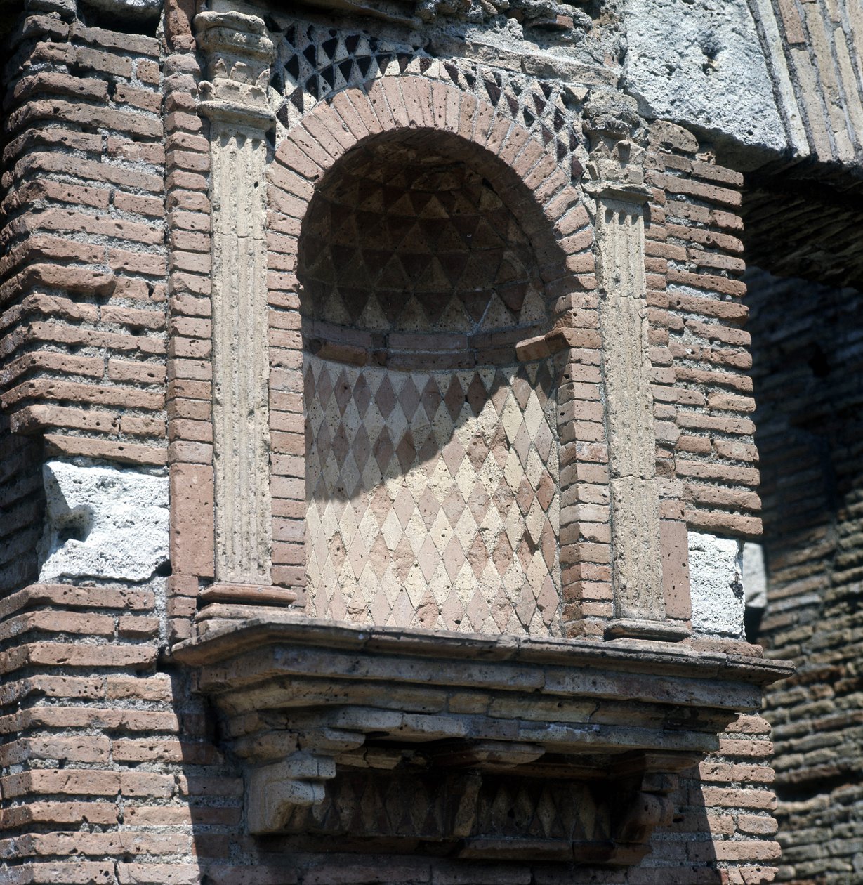 Casa del Laraire (Lararium) en Ostia, cerca de Roma. de Roman Roman