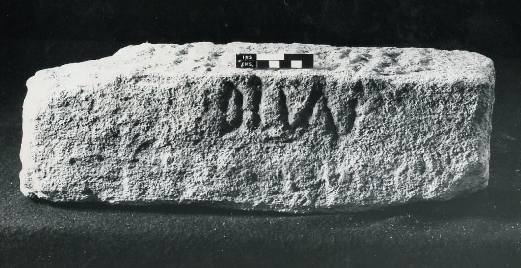 Piedra Centurial Inscrita de Roman Roman