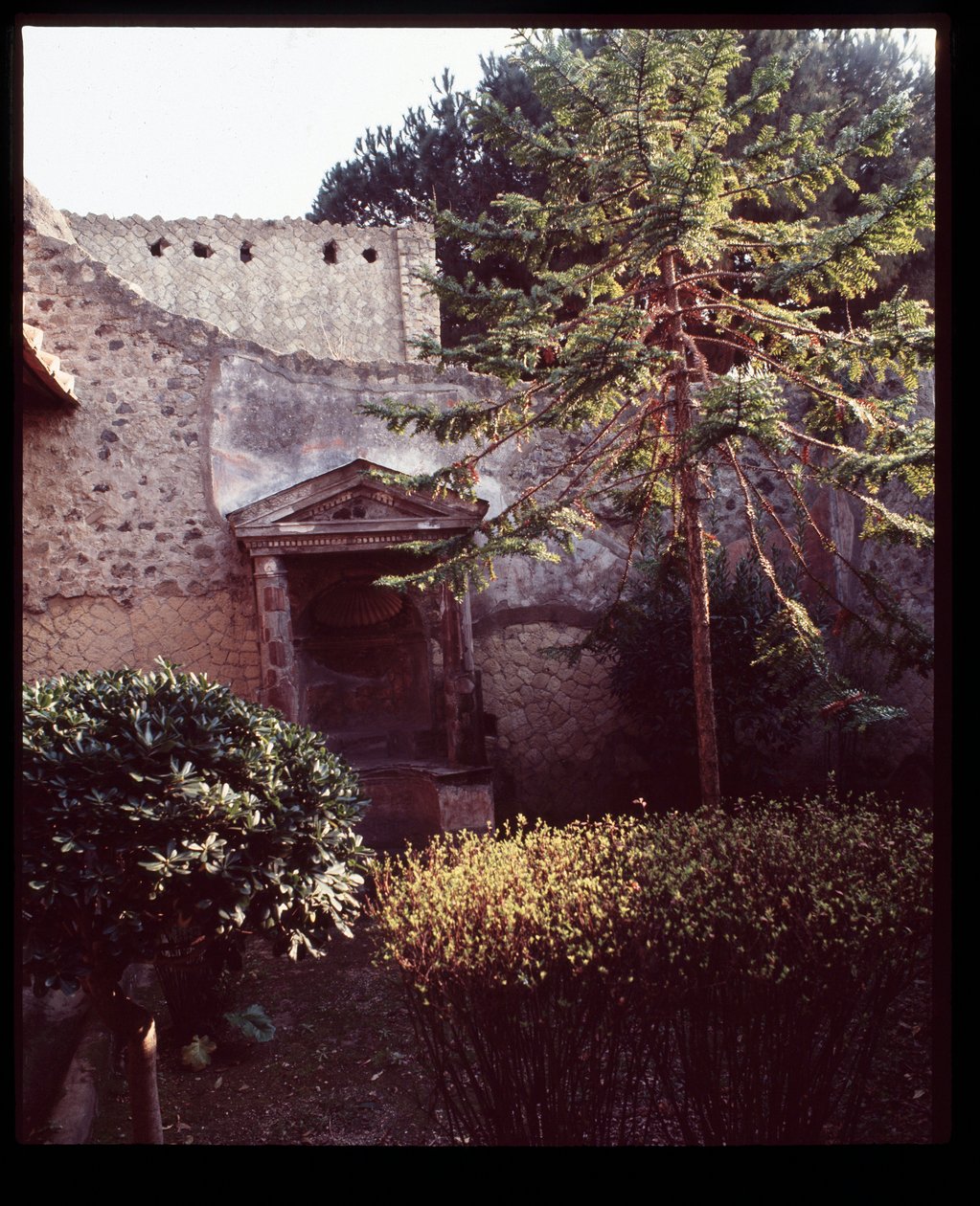 Lararium de la Casa del Mobilio Carbonizado (Casa de los Muebles Carbonizados), siglo V a.C.-siglo I d.C. de Roman Roman