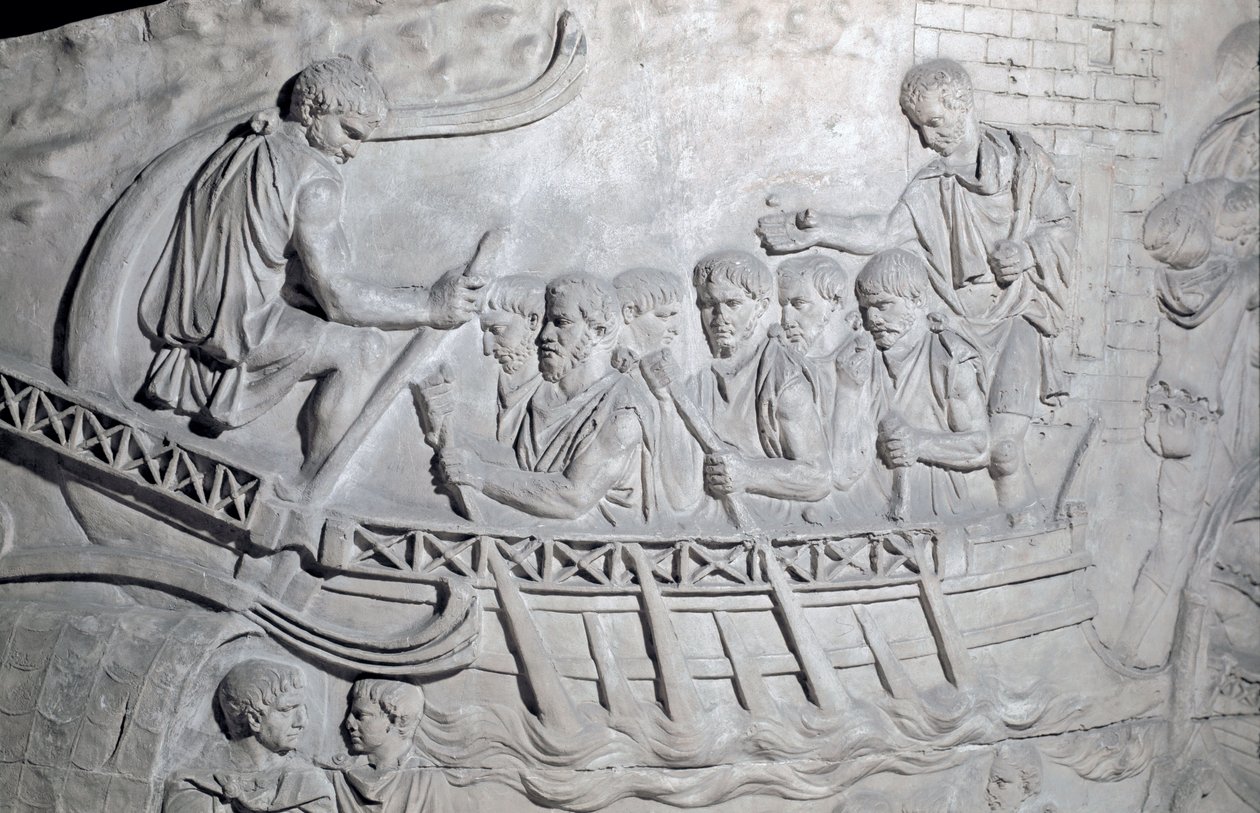 Arte romano: soldados romanos en una galera en el Danubio durante la Primera Guerra en Dacia. Molde de 1862 reproduciendo los bajorrelieves de la columna de Trajano en Roma construida durante el reinado del emperador Trajano (53-117) de Roman Roman