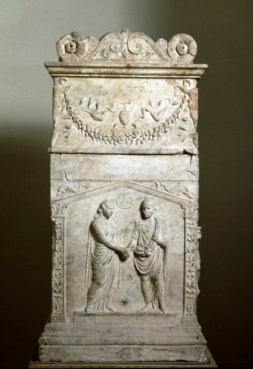 Arte romano: altar funerario decorando la escena de una boda (Junctio dextrarum) - Relieve en mármol, arte romano, del altar funerario de una pareja casada - Roma, Museo Nazionale Romano de Roman Roman