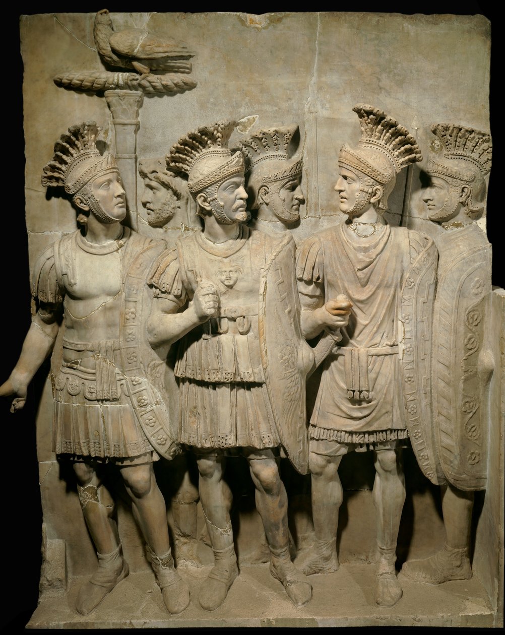 Arte romano: relieve de mármol que representa a la guardia pretoriana, legionarios y soldados de élite. París, Museo del Louvre de Roman Roman