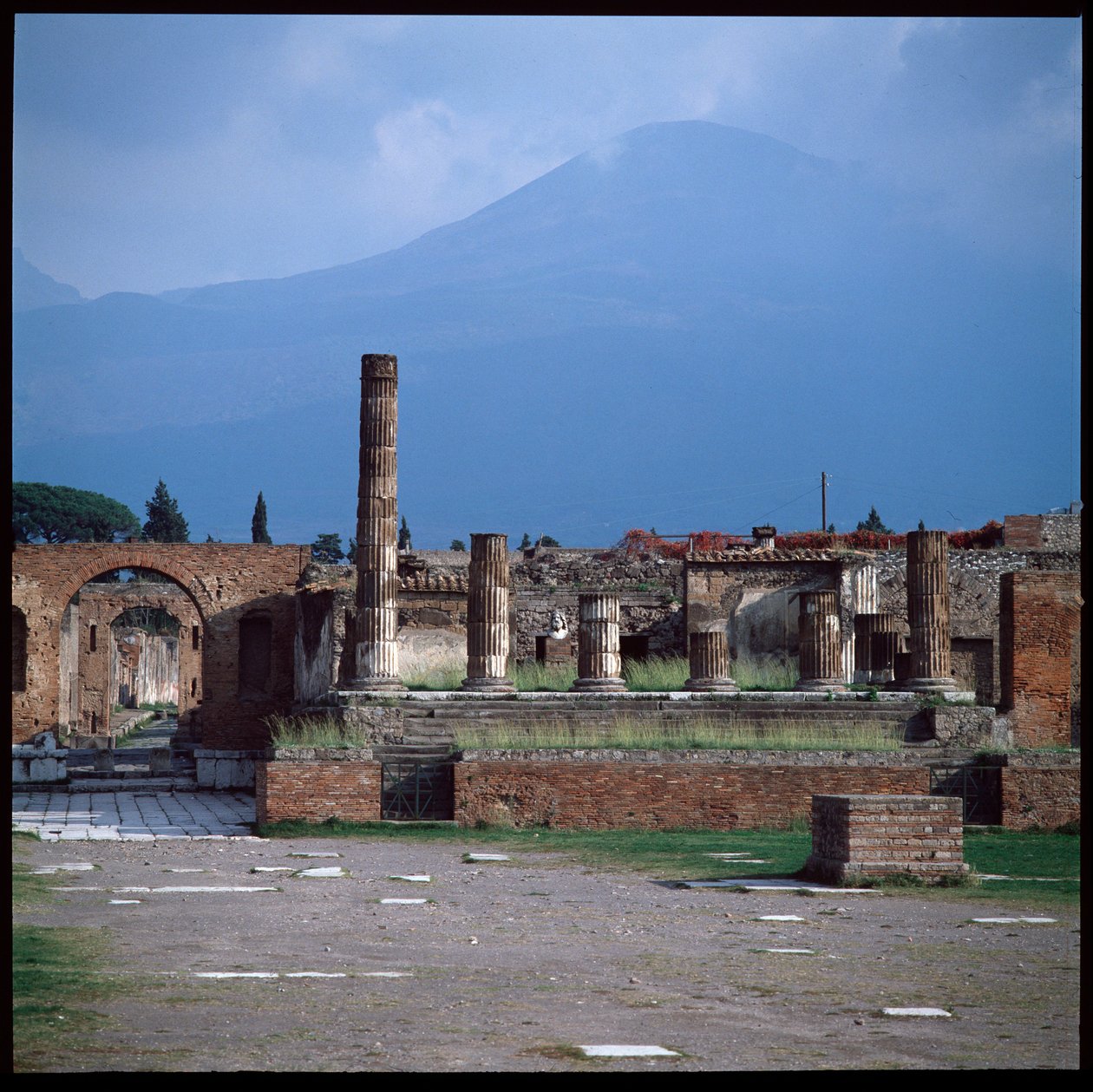 Arte romano: vista del foro, sitio arqueológico de Pompeya (siglo I a.C.-siglo I d.C.) Italia de Roman Roman