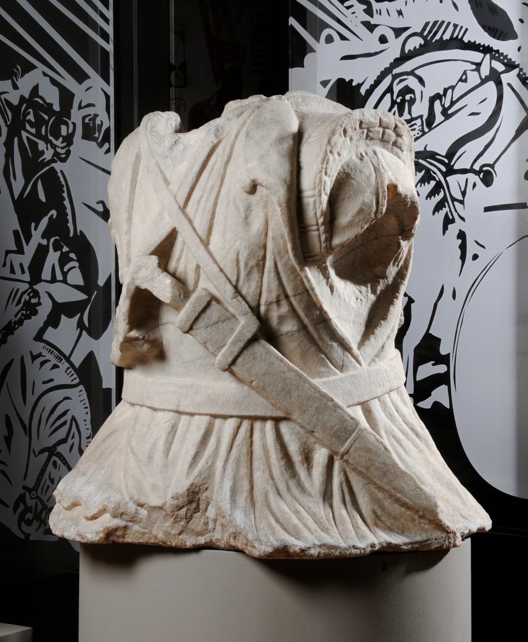 Torso esculpido de un jinete de Roman Roman
