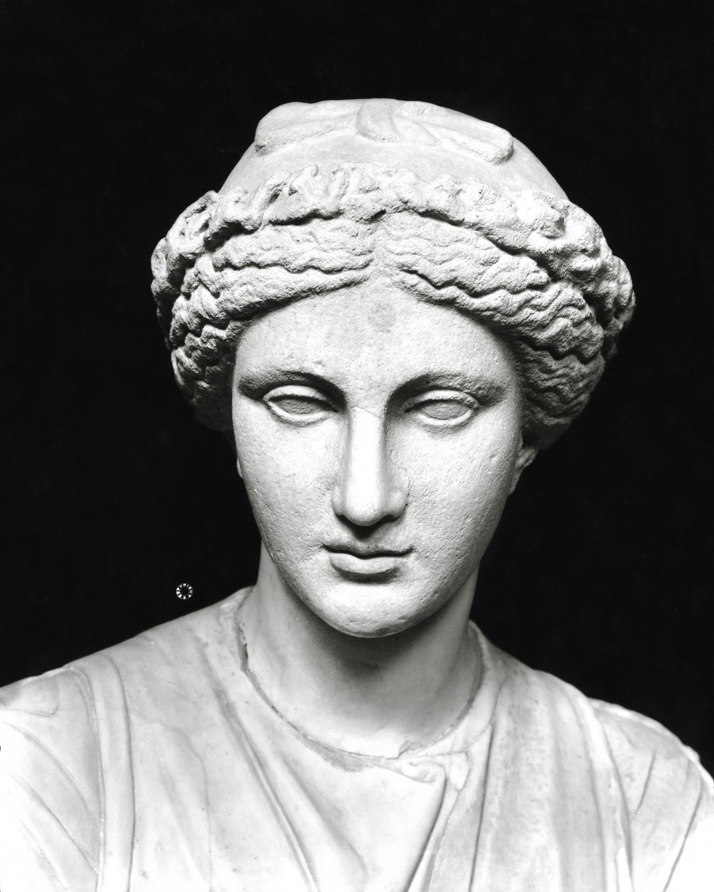Estatua de Clío sosteniendo un pergamino, detalle de la cabeza (piedra) de Roman Roman