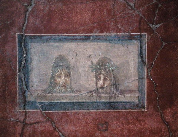 Dos máscaras teatrales de Roman Roman