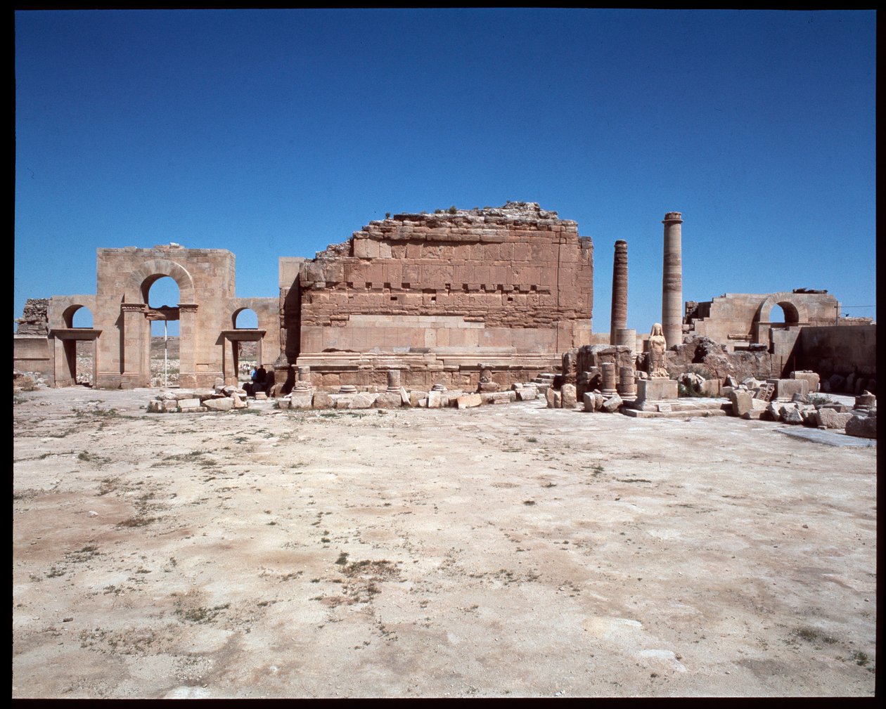 Vista del templo romano de Roman Roman