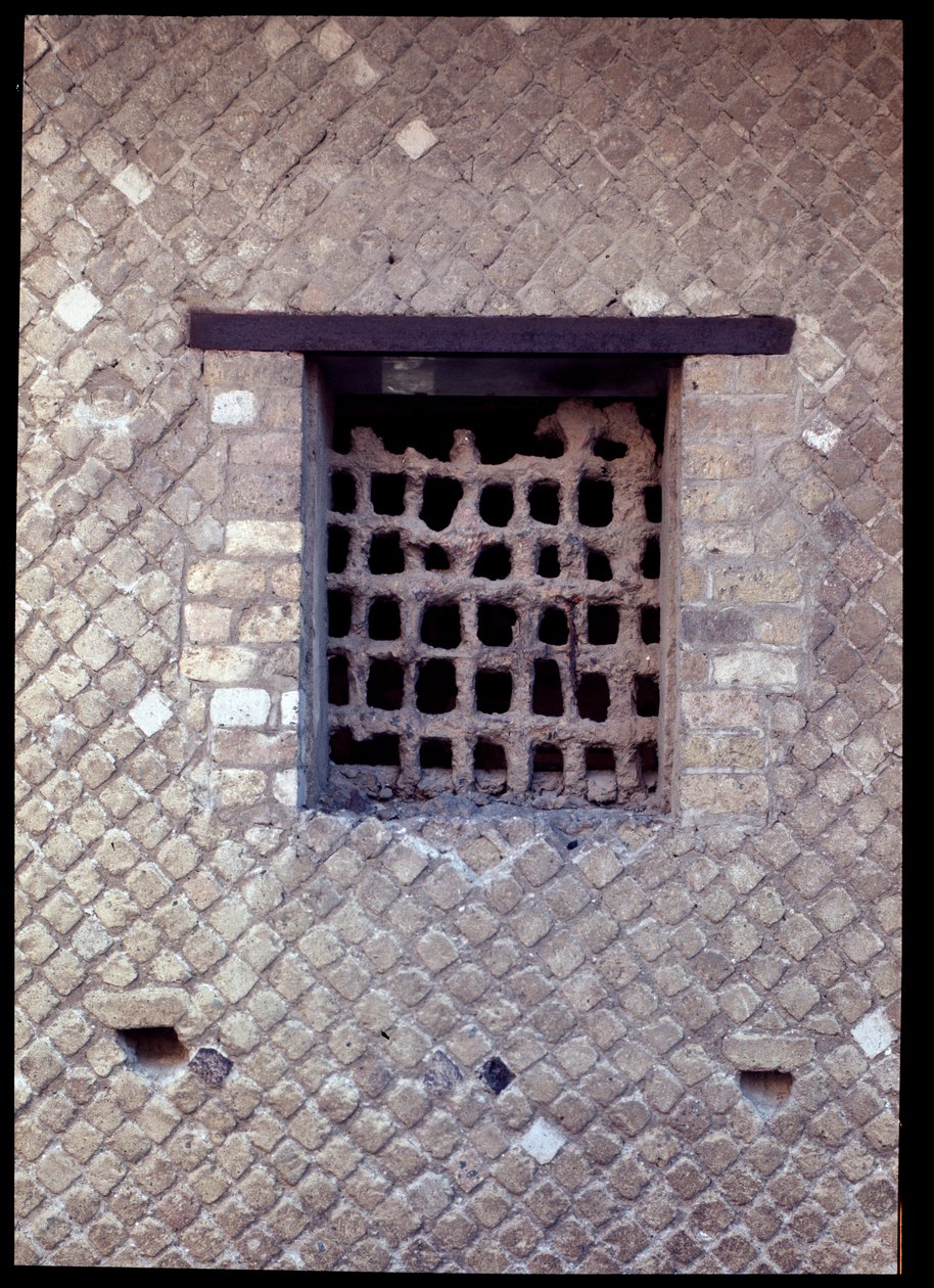 Vista de una ventana de la casa del alcoba, siglo V a.C.-siglo I d.C. de Roman Roman