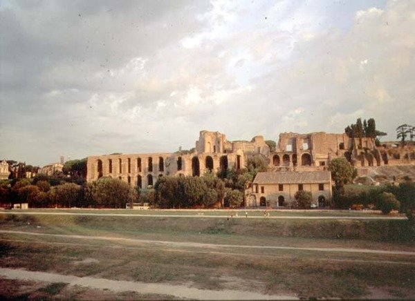 Vista del Palatino desde el Circo Máximo de Roman Roman