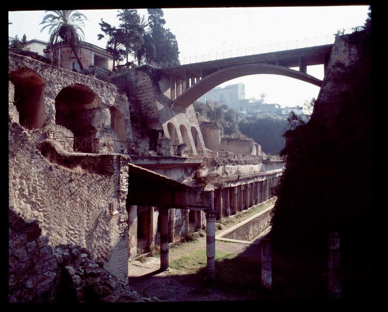 Vista de la zona oriental de Herculano, siglo V a.C.-siglo I d.C. de Roman Roman