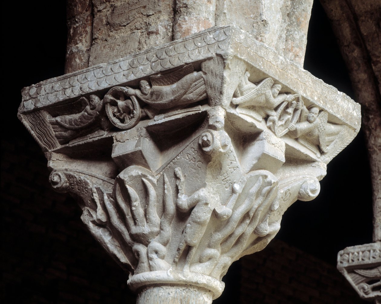 Capitel representando a los tres judíos en el horno ardiente (escultura) de Romanesque