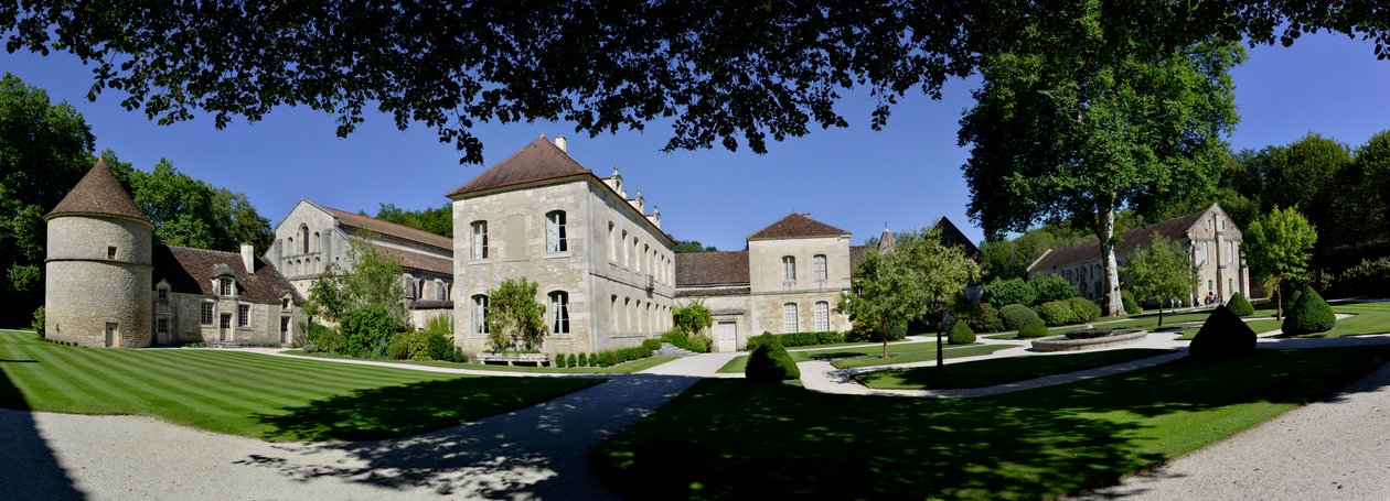 Arquitectura románica: vista panorámica de la abadía cisterciense de Fontenay, Borgoña de Romanesque