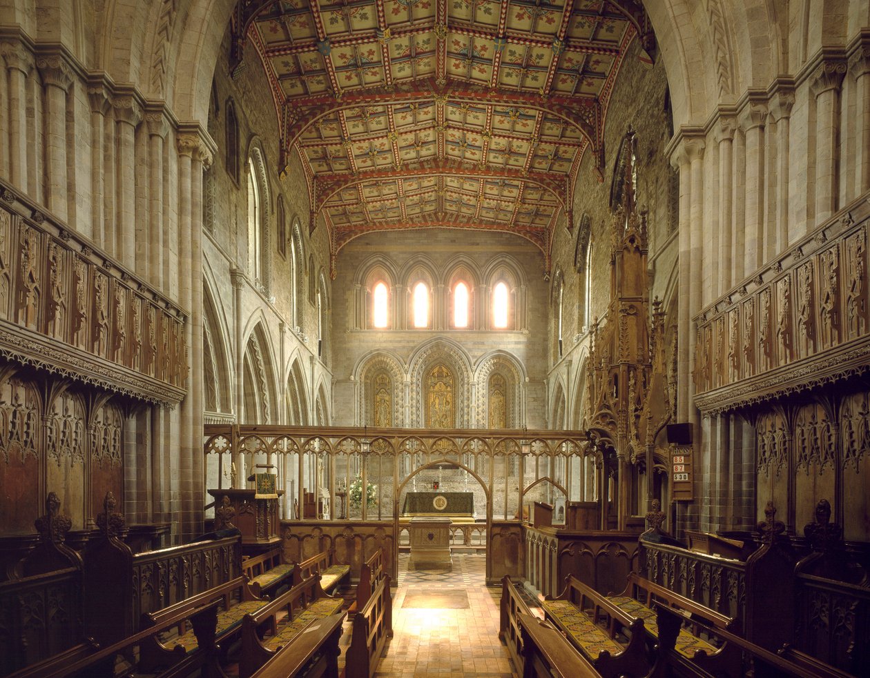 Arte románico: vista interna de la iglesia de San David de Romanesque