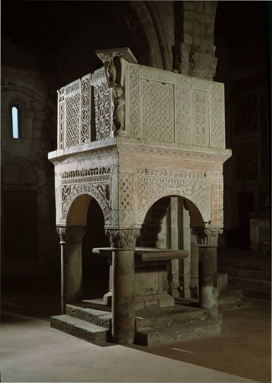 Arte románico: púlpito de la iglesia decorado con mármol y relieves, iglesia de Santa María Maggiore (Tuscania, Italia) de Romanesque