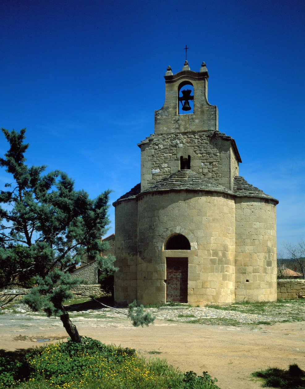 Capilla románica, Sainte Croix, en Peyrolles en Aix-en-Provence de Romanesque
