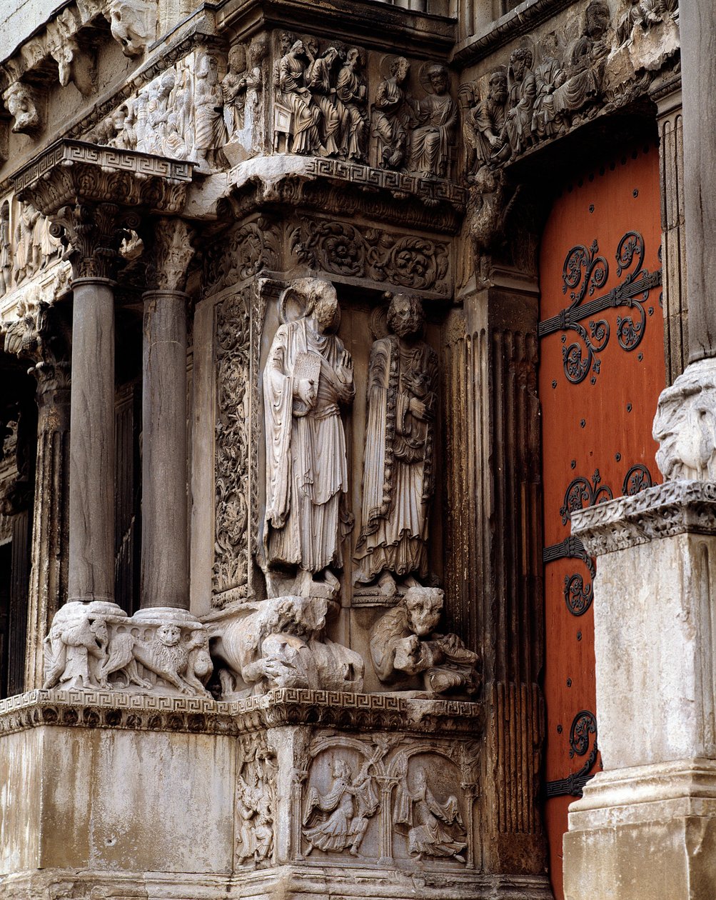 San Juan y San Pedro, portal central de la fachada oeste de Romanesque