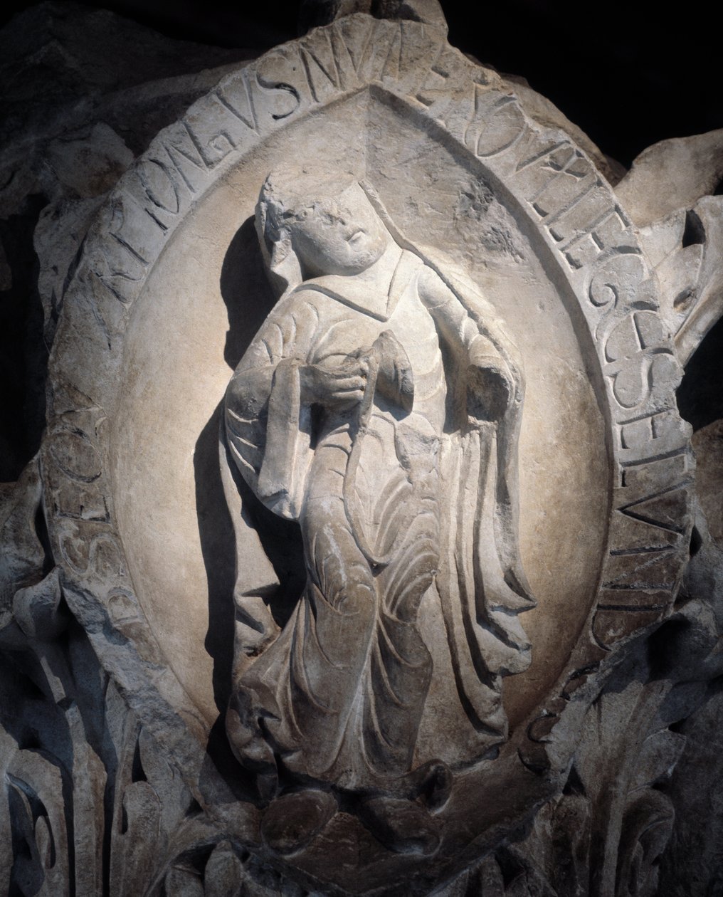 Tonos del canto gregoriano: el segundo tono, Capitel del coro de Romanesque