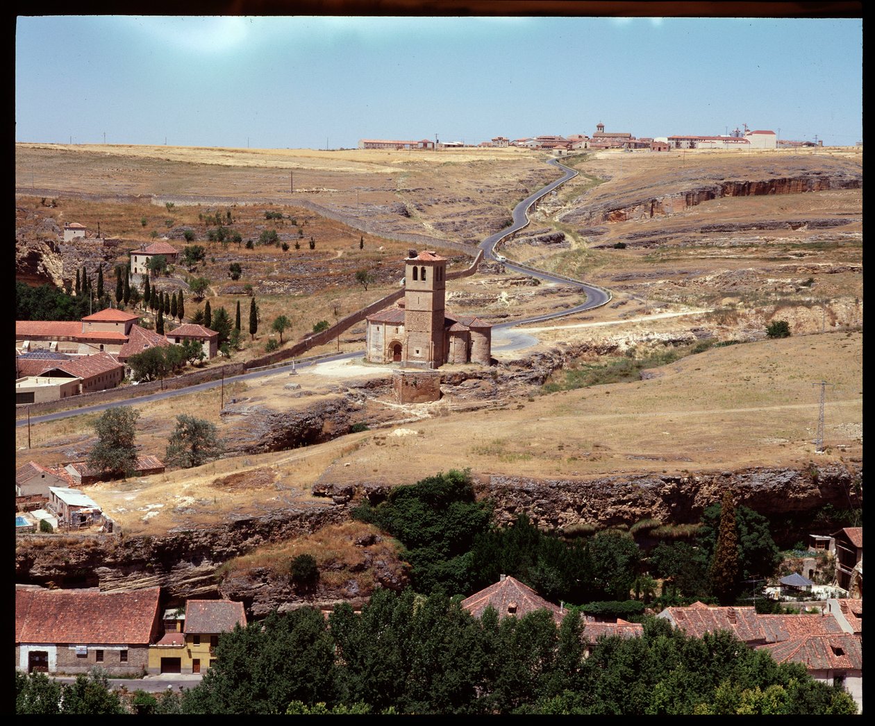 Vista de la iglesia, fundada por los Caballeros de la Orden del Temple de Romanesque